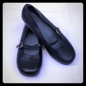 Sonoma Girls Mary Janes Buckle shoes Size 2